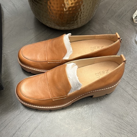 NATURALIZER Darry Lug Sole Loafers (WIDE) - Picture 10 of 13